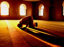 Muslim man prays in mosque